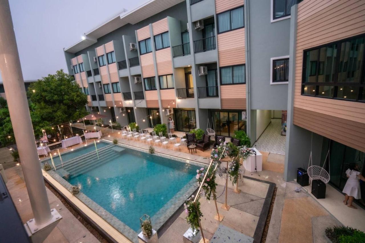 Phuket Airport Place 3*